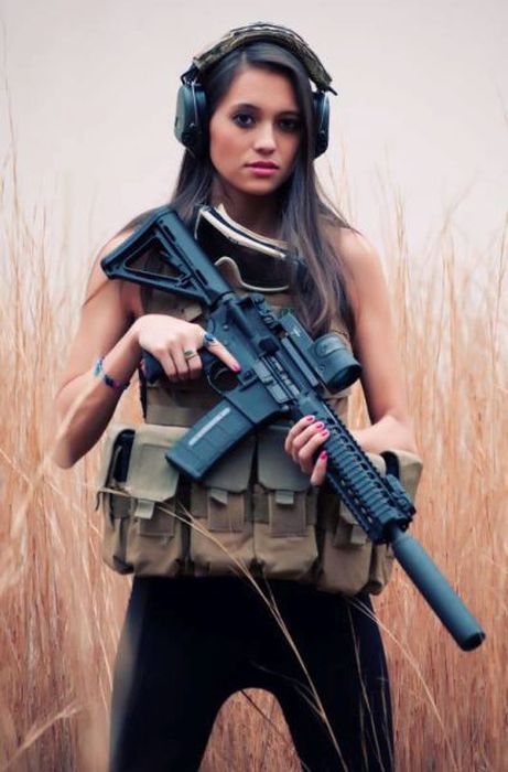 Girls and Guns (65 pics)