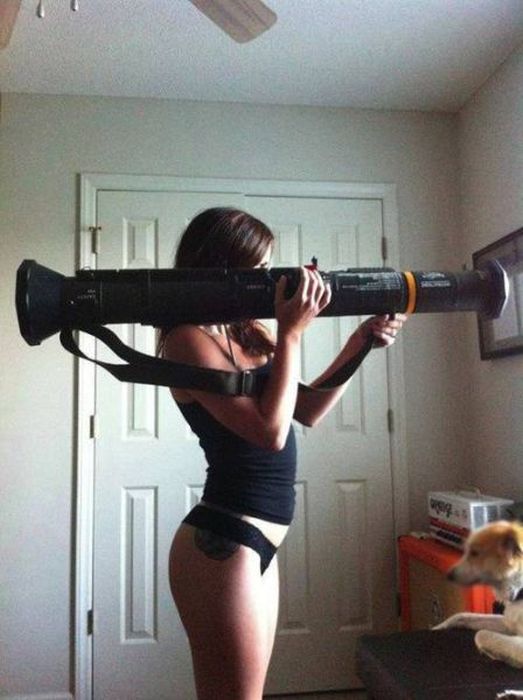 Girls and Guns (65 pics)