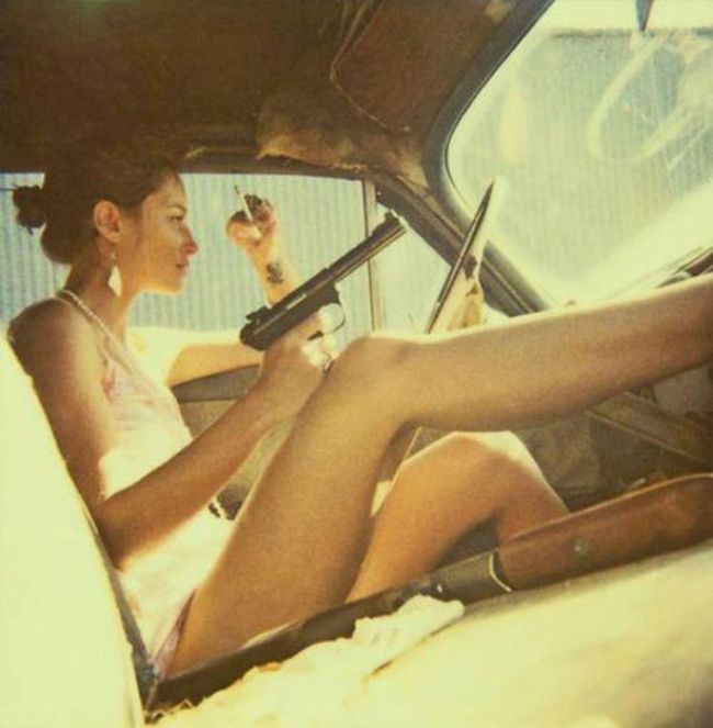 Girls and Guns (65 pics)