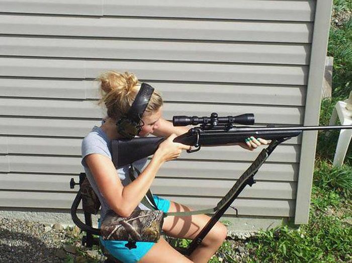 Girls and Guns (65 pics)