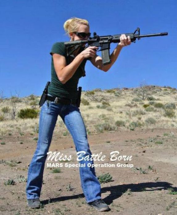 Girls and Guns (65 pics)