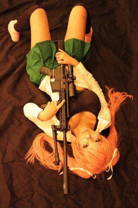 Girls and Guns (65 pics)