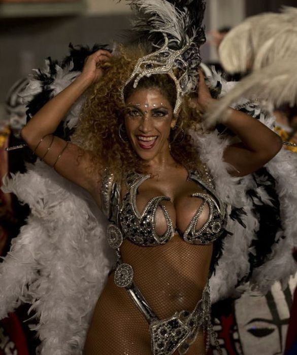Carnival Girls of the Montevideo Festival (42 pics)
