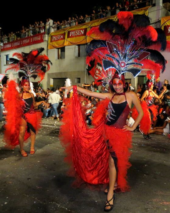 Carnival Girls of the Montevideo Festival (42 pics)