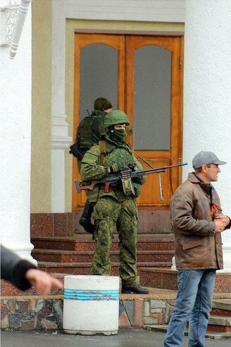 Russian Troops in Ukraine (46 pics)