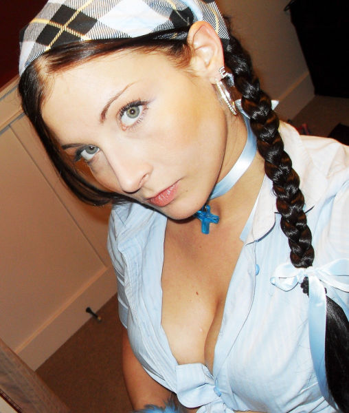 Hot Girls in School Uniforms (76 pics)