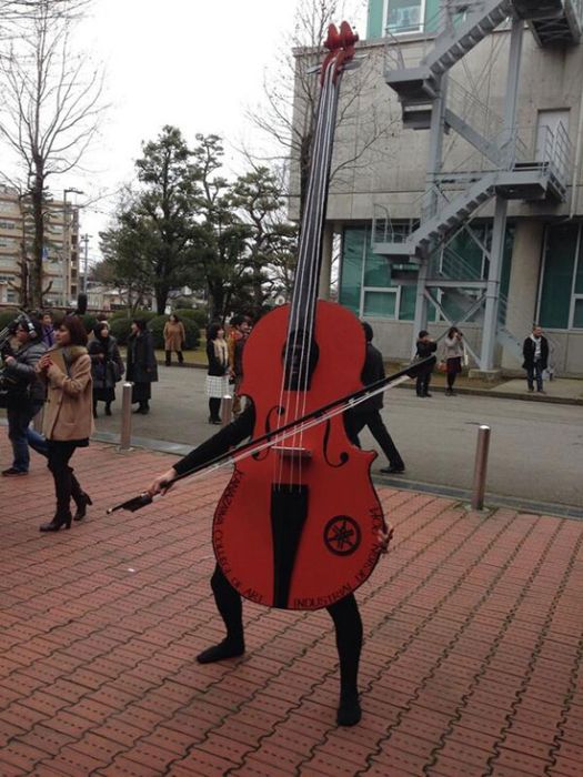 Unusual Graduation in a Japanese School (16 pics)