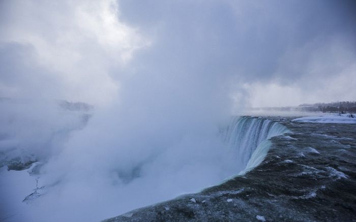 Niagara Falls is Frozen Again (15 pics)