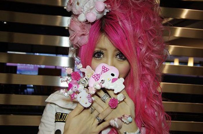 Gyaru Makeover is a Popular Trend in Japan (16 pics)
