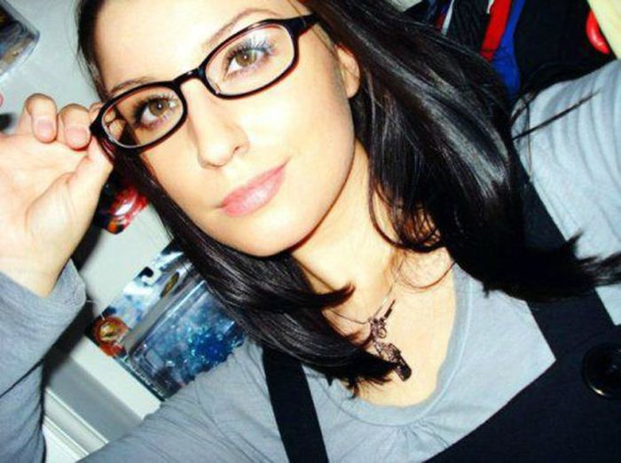 Sexy Girls in Glasses (37 pics)