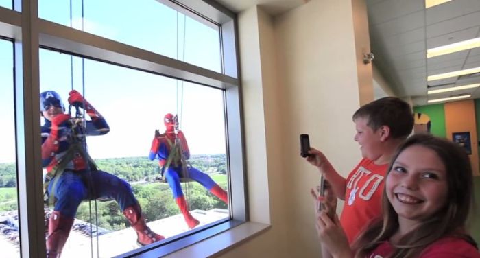 Superhero Window Cleaners (12 pics)