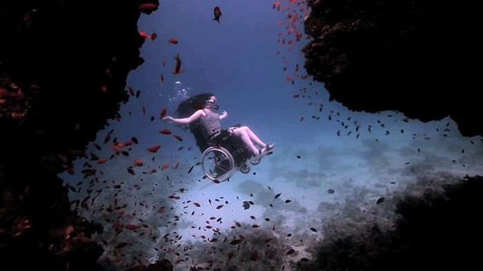 Scuba Diving in a Wheelchair (12 pics)