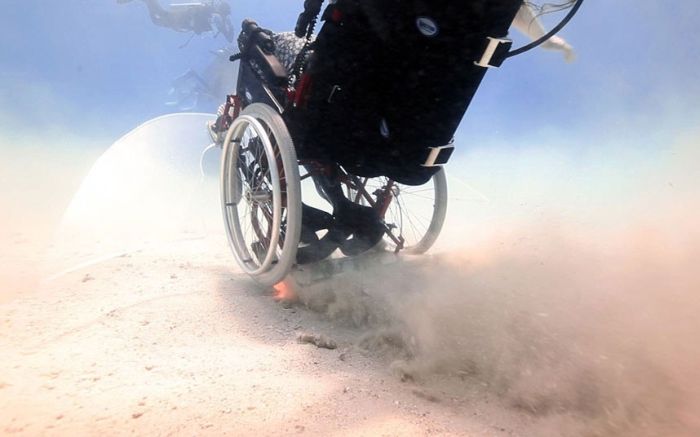 Scuba Diving in a Wheelchair (12 pics)