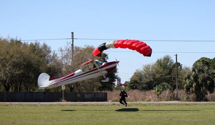 Skydiver Gets Hit by a Plane (15 pics)