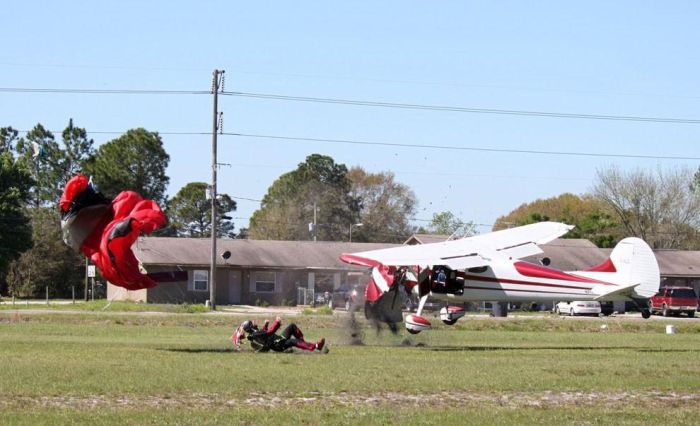 Skydiver Gets Hit by a Plane (15 pics)