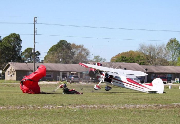 Skydiver Gets Hit by a Plane (15 pics)