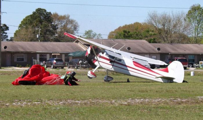 Skydiver Gets Hit by a Plane (15 pics)