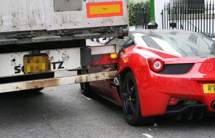 Truck Hits Ferrari in London (9 pics)