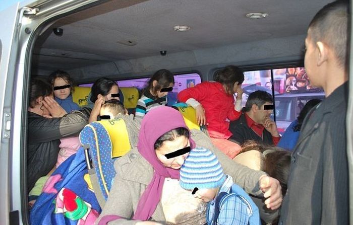 How Many Romanian Gypsies Will Fit Inside This Van? (4 pics)