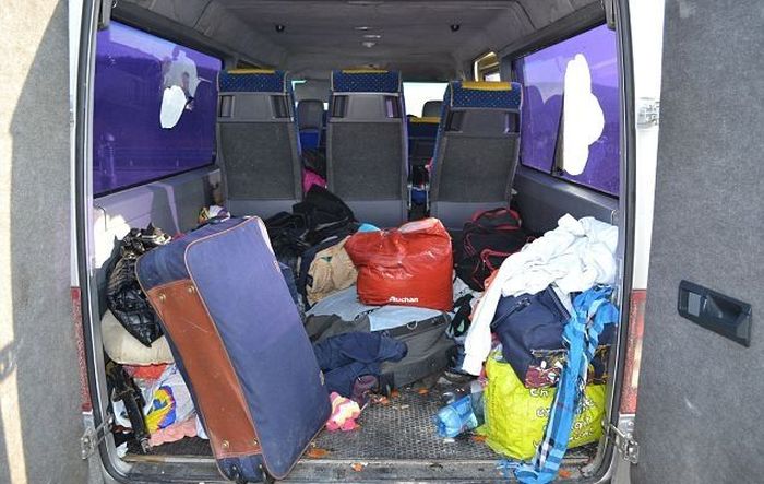 How Many Romanian Gypsies Will Fit Inside This Van? (4 pics)