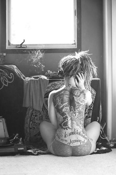 Hot Girls with Tattoos (45 pics)