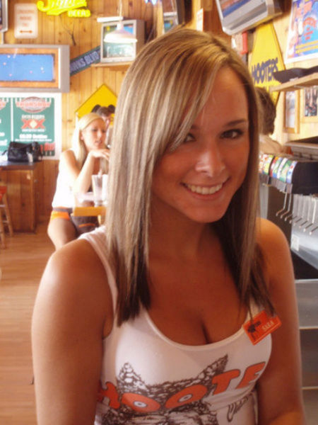 Hooters Girls (39 pics)