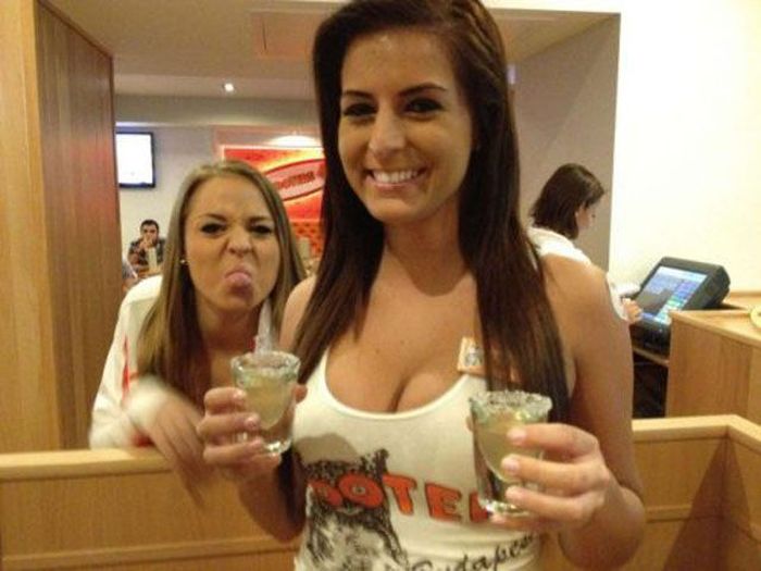 Hooters Girls (39 pics)