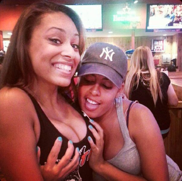 Hooters Girls (39 pics)