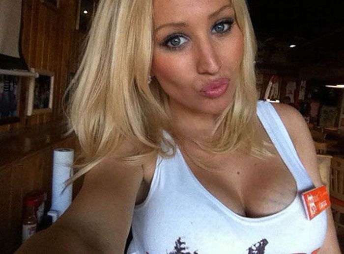 Hooters Girls (39 pics)