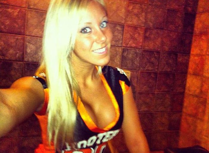 Hooters Girls (39 pics)