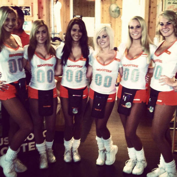 Hooters Girls (39 pics)