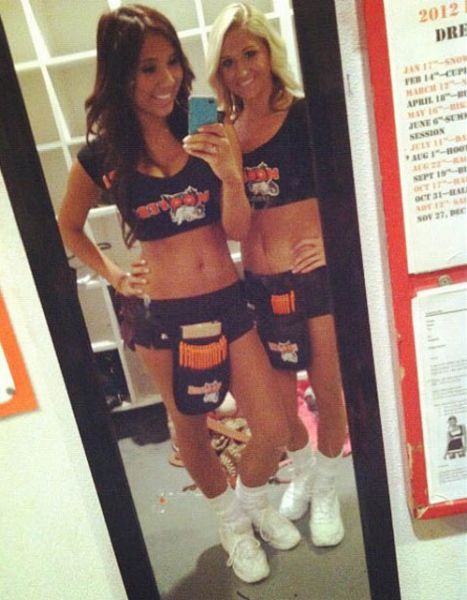 Hooters Girls (39 pics)
