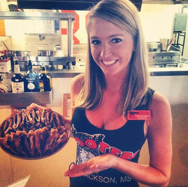 Hooters Girls (39 pics)