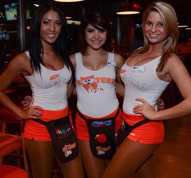 Hooters Girls (39 pics)