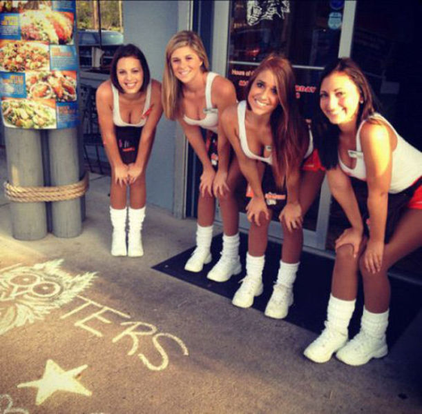 Hooters Girls (39 pics)