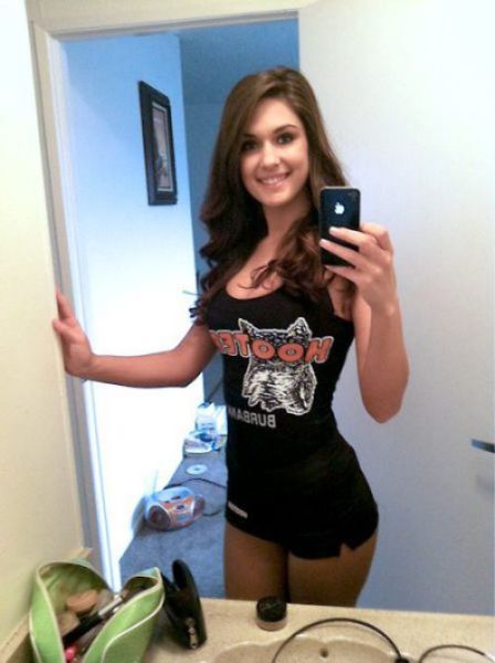 Hooters Girls (39 pics)