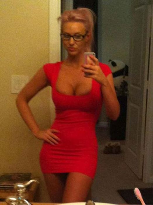 Very Hot Girls in Tight Dresses (44 pics)