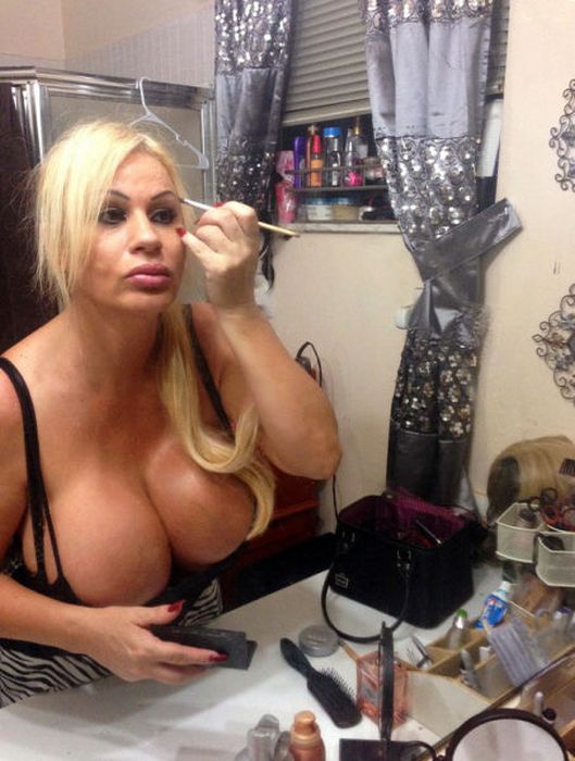 The Biggest Boobs in the World Wannabe (21 pics)