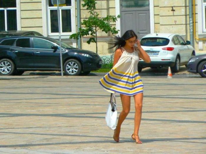 Hot Girls in the Streets (48 pics)
