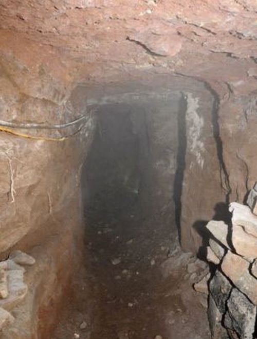 Thieves Dug a 50 ft (15 m) Tunnel (8 pics)