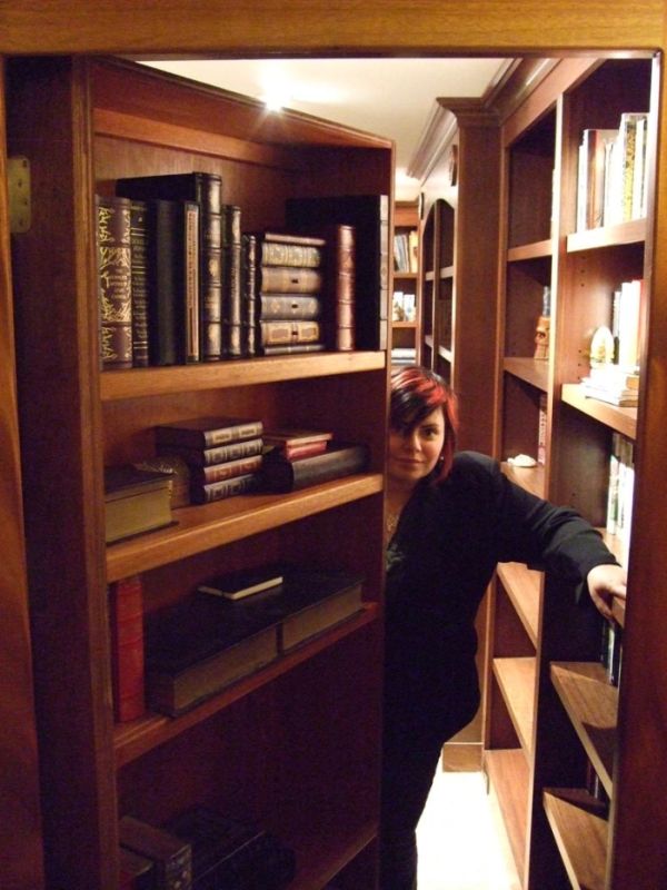 Holly Black's Secret Library (7 pics)
