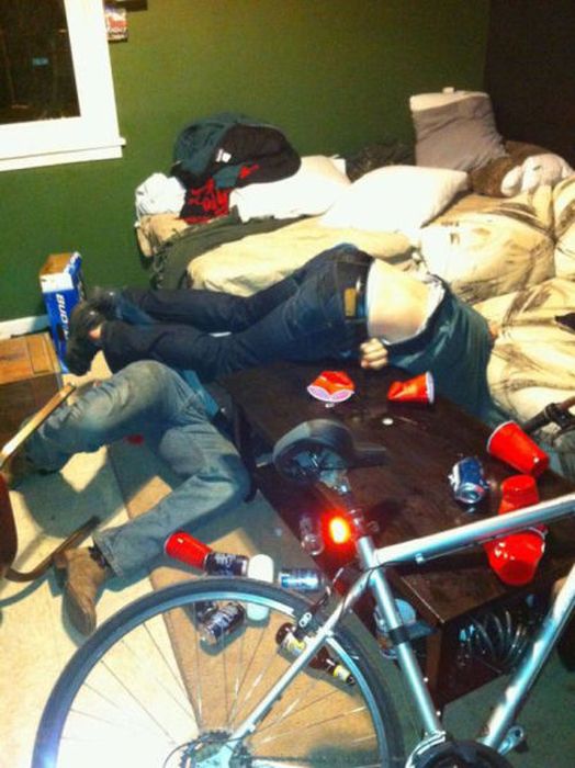 Drunk and Passed Out People (40 pics)