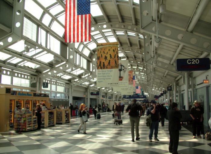 Train Derailment at Chicago O'Hare International Airport (8 pics)