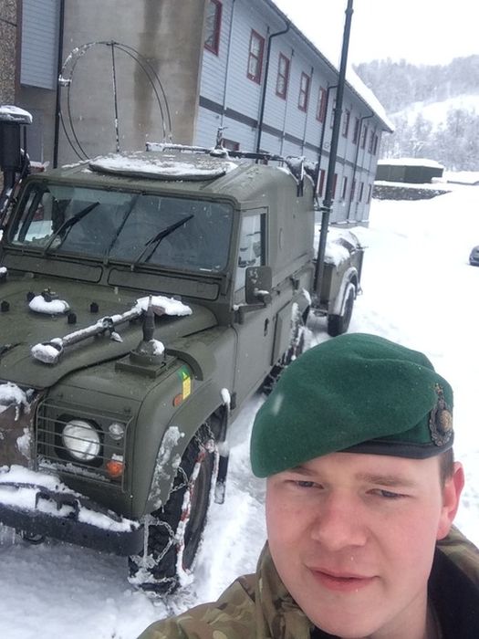 Soldier Selfies (50 pics)