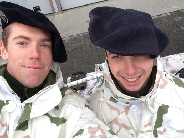 Soldier Selfies (50 pics)