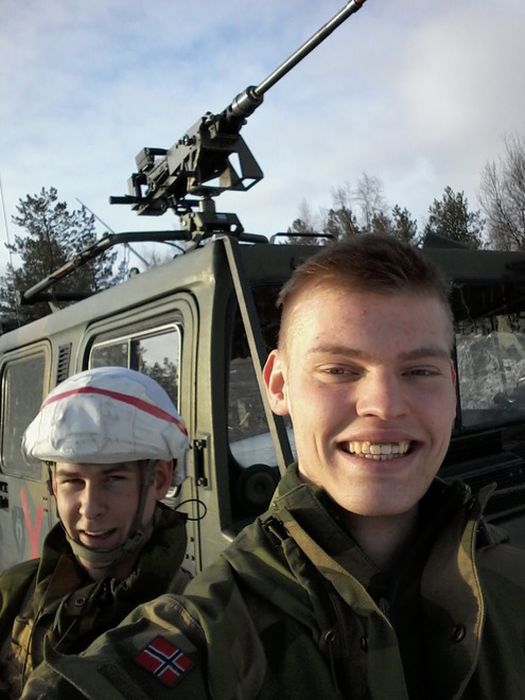 Soldier Selfies (50 pics)