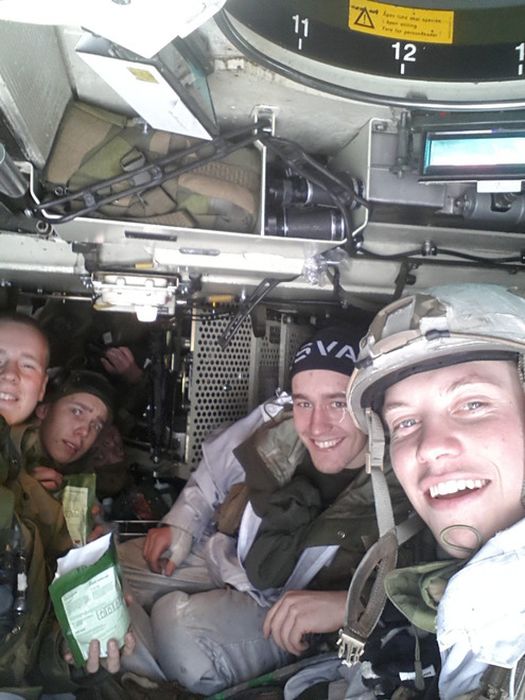 Soldier Selfies (50 pics)