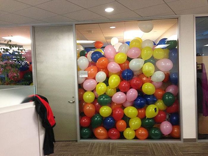 How to Prank Your Coworkers on April Fools’ Day (29 pics)
