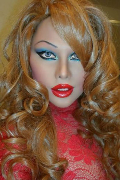 A Transsexual Who Wants to Look Like a Sex Doll (28 pics)