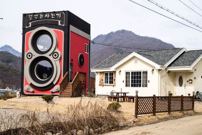Vintage Camera Coffee Shop in South Korea (15 pics)
